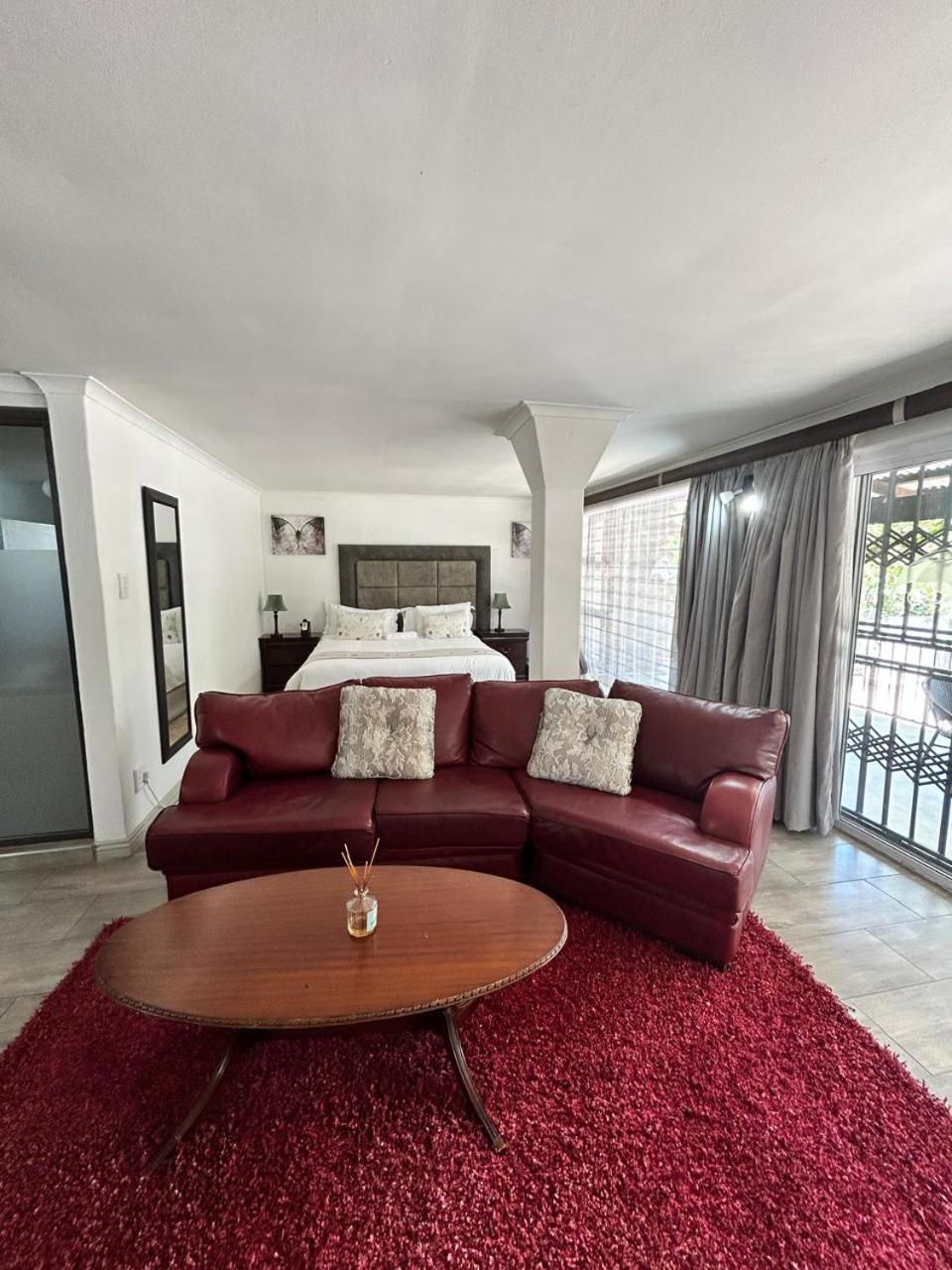 Calla Lily Guesthouse Mbombela ภายนอก รูปภาพ