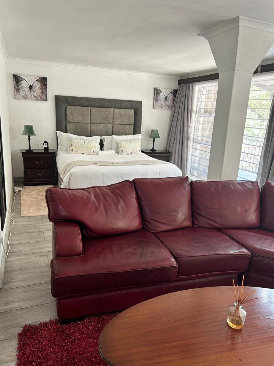 Calla Lily Guesthouse Mbombela ภายนอก รูปภาพ