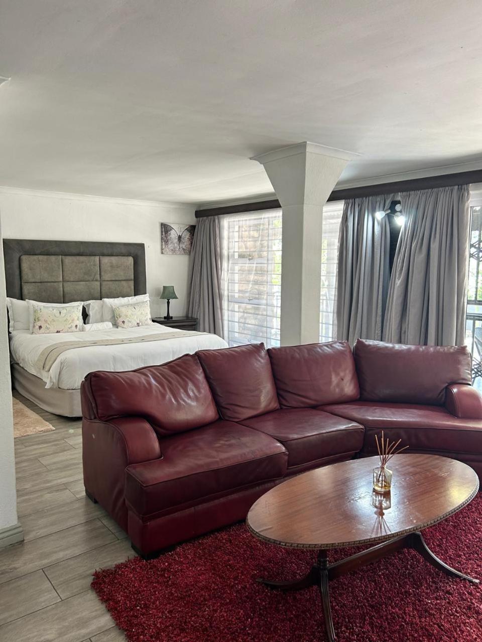 Calla Lily Guesthouse Mbombela ภายนอก รูปภาพ