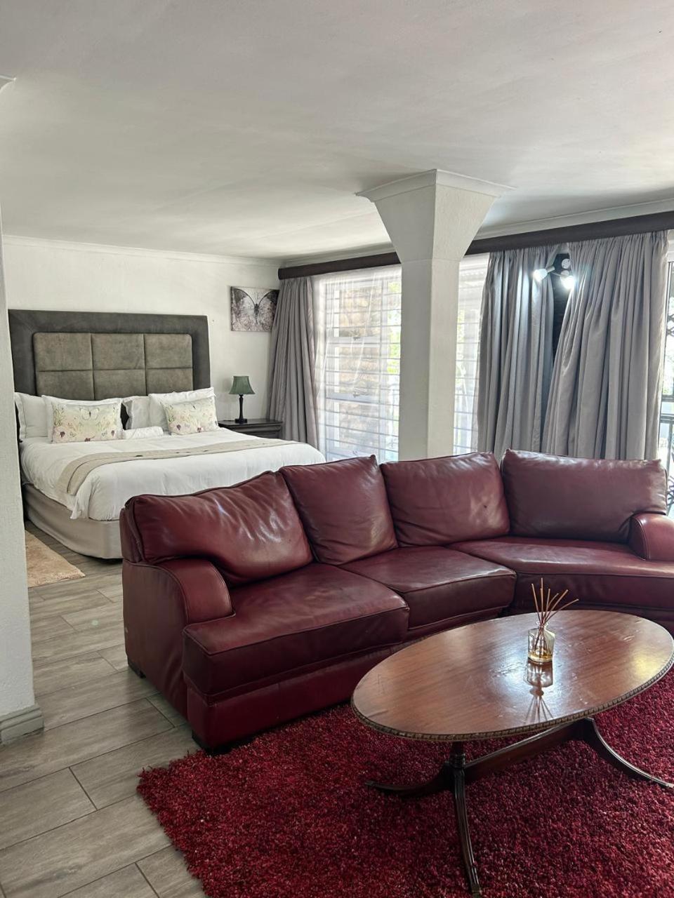 Calla Lily Guesthouse Mbombela ภายนอก รูปภาพ