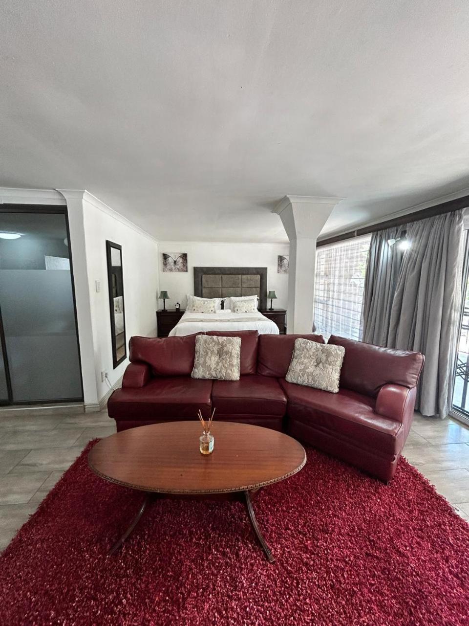 Calla Lily Guesthouse Mbombela ภายนอก รูปภาพ