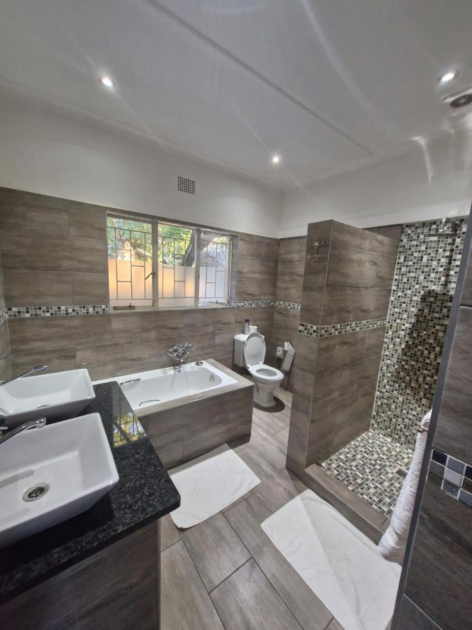 Calla Lily Guesthouse Mbombela ภายนอก รูปภาพ