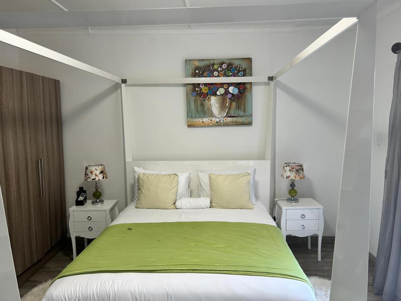 Calla Lily Guesthouse Mbombela ภายนอก รูปภาพ