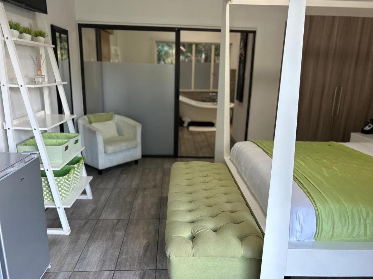 Calla Lily Guesthouse Mbombela ภายนอก รูปภาพ