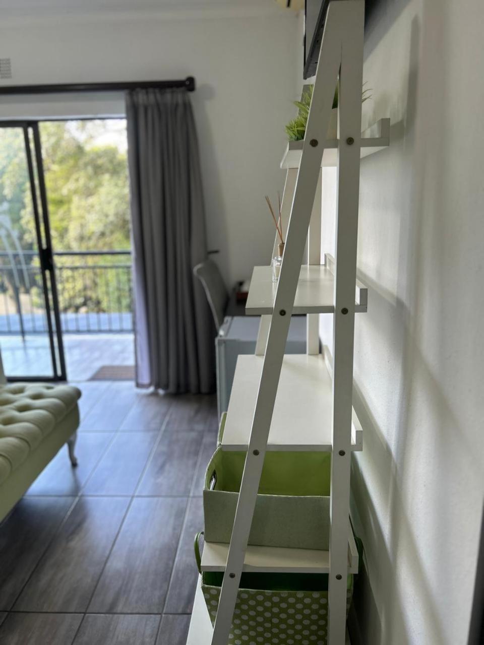Calla Lily Guesthouse Mbombela ภายนอก รูปภาพ